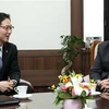Ông Marc Knapper (phải) và Thứ trưởng Bộ Thống Nhất Hàn Quốc Chun Hae-sung tại cuộc gặp ở Seoul ngày 14/2. (Nguồn: Yonhap/TTXVN)