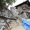 Cảnh đổ nát tại đền Myotokuji, tỉnh Osaka, Nhật Bản sau trận động đất ngày 18/6. (Ảnh: Kyodo/TTXVN)