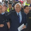 Cựu Thủ tướng Malaysia Najib Razak (giữa) tới tòa án tại Kuala Lumpur ngày 20/9/2018. (Ảnh: THX/TTXVN)