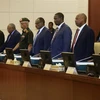 Các thành viên nội các mới của Sudan tuyên thệ nhậm chức tại Phủ Tổng thống ở thủ đô Khartoum ngày 15/9. (Ảnh: THX/TTXVN)