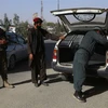 Cảnh sát Afghanistan kiểm tra an ninh tại tỉnh Ghazni. (Ảnh: THX/TTXVN)