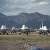 Máy bay chiến đấu F-16 thuộc hãng sản xuất vũ khí General Dynamics của Mỹ đỗ tại căn cứ không quân Davis-Monthan, bang Arizona. (Ảnh: AFP/TTXVN)