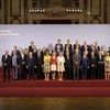 Ngoại trưởng các quốc gia thành viên EU chụp ảnh chung tại Hội nghị không chính thức Bộ trưởng Ngoại giao EU ở Vienna, Áo ngày 31/8. (Ảnh: AFP/TTXVN)