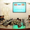 Cuộc gặp làm việc giữa quyền Thống đốc Saint-Petersburg, ông Aleksander Beglov với Đại sứ Việt Nam tại Liên bang Nga Ngô Đức Mạnh tại trụ sở chính quyền Saint-Peterburg đã thảo luận các hoạt động giao lưu cụ thể. (Ảnh: Tâm Hằng/TTXVN)