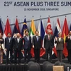 Lãnh đạo các quốc gia thành viên ASEAN và các đối tác Trung Quốc, Hàn Quốc, Nhật Bản chụp ảnh chung tại Hội nghị cấp cao ASEAN+3 tại Singapore ngày 15/11/2018. (Ảnh: AFP/TTXVN)