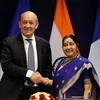 Ngoại trưởng Ấn Độ Sushma Swaraj (phải) và Ngoại trưởng Pháp Jean-Yves Le Drian trong cuộc hội đàm tại New Delhi, Ấn Độ ngày 15/12/2018. (Ảnh: THX/TTXVN)