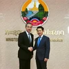 Bộ trưởng Ngoại giao Lào Saleumxay Kommasith (phải) và Bộ trưởng Ngoại giao Trung Quốc Vương Nghị tại cuộc gặp ở Vientiane ngày 16/12/2018. (Ảnh: THX/TTXVN)