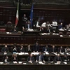 Thủ tướng Italy Giuseppe Conte (giữa) phát biểu tại một cuộc họp Hạ viện ở Rome. (Ảnh: AFP/TTXVN)