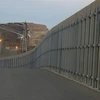 Hàng rào biên giới giữa Mỹ và Mexico tại San Diego, bang California (Mỹ). (Ảnh: THX/TTXVN)