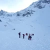 Lực lượng cứu hộ tìm kiếm nạn nhân mất tích sau vụ lở tuyết ở Áo. (Ảnh minh họa. AFP/TTXVN)