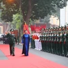 Chủ tịch Quốc hội Nguyễn Thị Kim Ngân duyệt đội danh dự. (Ảnh: Trọng Đức/TTXVN)