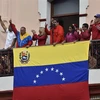 Tổng thống Venezuela Nicolas Maduro (giữa) phát biểu với những người ủng hộ tại Caracas ngày 23/1/2019. (Ảnh: AFP/TTXVN)