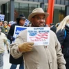 Người dân tham gia tuần hành phản đối tình trạng Chính phủ đóng cửa một phần tại Chicago, Mỹ, ngày 18/1/2019. (Ảnh: THX/TTXVN)