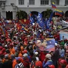 Người dân Venezuela tham gia tuần hành ủng hộ Chính phủ của Tổng thống Nicolas Maduro tại Caracas ngày 23/1/2019. (Ảnh: AFP/TTXVN)