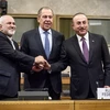 Ngoại trưởng Iran Javad Zarif, Ngoại trưởng Nga Sergei Lavrov và Thổ Nhĩ Kỳ Mevlut Cavusoglu tại cuộc họp về Syria ở Geneva (Thụy Sĩ) ngày 18/12/2018. (Ảnh: AFP/TTXVN)