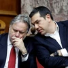 Thủ tướng Hy Lạp Alexis Tsipras (phải) và ông George Katrougalos. (Nguồn: Reuters)