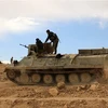 Lực lượng SDF được triển khai tại khu vực ngoại ô thị trấn al-Shadadi, tỉnh Hasakeh, đông bắc Syria. (Ảnh: AFP/TTXVN)