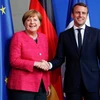 Tổng thống Emmanuel Macron (phải) và Thủ tướng Angela Merkel. (Nguồn: Reuters)