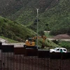 Bức tường ngăn cách biên giới Mỹ-Mexico nhìn từ Tijuana, bang Baja California, Mexico, ngày 14/2/2019. (Ảnh: AFP/TTXVN)
