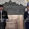 Thủ tướng Hy Lạp Alexis Tsipras (phải) và Tổng thống Bolivia Evo Morales (trái) tại cuộc họp báo sau cuộc gặp ở Athens, Hy Lạp ngày 15/3. (Ảnh: AFP/TTXVN)