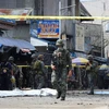 Binh sỹ Philippines điều tra tại hiện trường vụ đánh bom ở Jolo trên đảo Mindanao, miền nam Philippines ngày 27/1. (Ảnh: AFP/TTXVN)