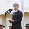 Bộ trưởng Quốc phòng Takeshi Iwaya trong chuyến thăm đảo Miyako. (Nguồn: Kyodo)
