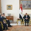 Tổng thống Ai Cập Abdel-Fattah El-Sisi tiếp Ngoại trưởng Nga Sergey Lavrov. (Nguồn: egyptindependent.com)