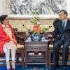 Chủ nhiệm văn phòng Ủy ban công tác đối ngoại Trung ương Đảng Cộng sản Trung Quốc Dương Khiết Trì tiếp Bí thư Đối ngoại Pakistan Tahmina Janjua. (Nguồn: Xinhua)