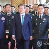 Tổng thống Moon Jae-in (giữa) và Tướng Suh Wook (phải, phía trước). (Nguồn: Yonhap)