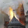 Hình ảnh mới về cảnh 'diệt' giặc lửa vụ cháy Nhà thờ Đức Bà Paris
