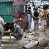 Nhân viên an ninh điều tra tại hiện trường vụ đánh bom ở Quetta, Pakistan. (Ảnh: AFP/TTXVN)