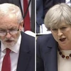 Thủ tướng Anh Theresa May (phải) và lãnh đạo Công đảng đối lập Jeremy Corbyn. (Ảnh: AFP/TTXVN)