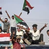Người biểu tình Sudan phản đối chính quyền do Hội đồng quân sự chuyển tiếp điều hành, tại thành phố Kassala ngày 27/4/2019. (Ảnh: AFP/TTXVN)