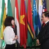 Thứ trưởng Bộ Ngoại giao Lê Hoài Trung trao đổi, trả lời phỏng vấn phóng viên TTXVN. (Ảnh: Nhóm phóng viên TTXVN tại New York, Mỹ)