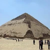 [Video] Ai Cập: Du khách được phép tham quan hai kim tự tháp cổ 