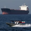 Binh sỹ Iran tuần tra gần một tàu chở dầu trên eo biển Hormuz ngày 30/4/2019. (Ảnh: AFP/TTXVN)