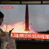 Hình ảnh vụ phóng tên lửa của Triều Tiên được phát trên màn hình vô tuyến tại một nhà ga xe lửa ở Seoul, Hàn Quốc ngày 31/7/2019. (Ảnh: AFP/TTXVN)