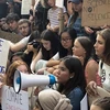 Hàng trăm thiếu niên Mỹ tập trung bên ngoài trụ sở Liên hợp quốc. (Nguồn: aljazeera.com)