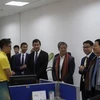 Bộ trưởng Bộ Thông tin và Truyền thông Nguyễn Mạnh Hùng thăm trụ sở Công ty viễn thông Viettel Timor. (Ảnh: Phúc Hằng/TTXVN)