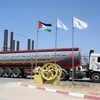 Xe chở nhiên liệu tại một nhà máy điện ở Nuseirat, Dải Gaza ngày 26/8/2019. (Ảnh: AFP/TTXVN)