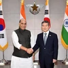 Bộ trưởng Quốc phòng Hàn Quốc Jeong Kyeong-doo (phải) và người đồng cấp Ấn Độ Rajnath Singh (trái) tại cuộc gặp ở Seoul ngày 5/9/2019. (Ảnh: Yonhap/TTXVN)