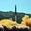 Vụ thử tên lửa đạn đạo liên lục địa Hwasong-14 của Triều Tiên tại một địa điểm bí mật, ngày 4/7/2019. (Ảnh: AFP/TTXVN)