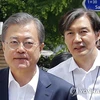 Tổng thống Hàn Quốc Moon Jae-in và ông Cho Kuk. (Nguồn: Yonhap)