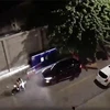 [Video] Xảy ra mẫu thuẫn, tài xế lái ôtô đâm thẳng vào người đi xe máy
