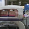 Sản phẩm giường tắm cho người bệnh do Nhật Bản sản xuất lần đầu tiên được giới thiệu tại Việt Nam. (Ảnh: Đinh Hằng/TTXVN)