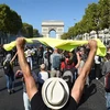 Người biểu tình của phong trào ''áo vàng'' tập trung tại đại lộ Champs Elysees tại thủ đô Paris ngày 21/9. (Ảnh: AFP/TTXVN)