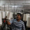 Công nhân làm việc tại một nhà máy ở Ấn Độ. (Nguồn: wsj.com)