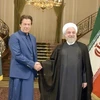 Thủ tướng Pakistan Imran Khan (trái) và Tổng thống Iran Hassan Rouhani. (Nguồn: khaleejtimes.com)