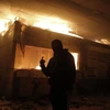 Người biểu tình đốt phá một ga tàu điện ngầm. (Nguồn: AP)