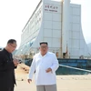 (Ảnh do Hãng Thông tấn Trung ương Triều Tiên đăng phát ngày 23/10/2019): Nhà lãnh đạo Triều Tiên Kim Jong-un (giữa) thị sát khu nghỉ dưỡng núi Kumgang. (Ảnh: AFP/TTXVN)